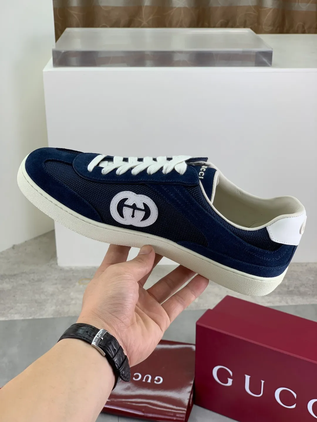 Men's shoes 💰P562 New GUCCI classic design moral training element catwalk model, matching version of top quality moral training shoes for men and women. Epoxy logo process is concave and convex, matching oil edge technology, punched cowhide cloth surface, suede cowhide surface splicing, breathable and not stuffy, the original overlasted shoe model is comfortable on the feet.  Fabric: Matched leather + cloth + mesh Lining: Water-dyed sheepskin Foot: Water-dyed sheepskin Outsole: Original molded TP matching environmentally friendly material Packaging: Top counter full set of packaging Female 35-42 (Female 41.42. Customized) Male 39-46 (46 customized)